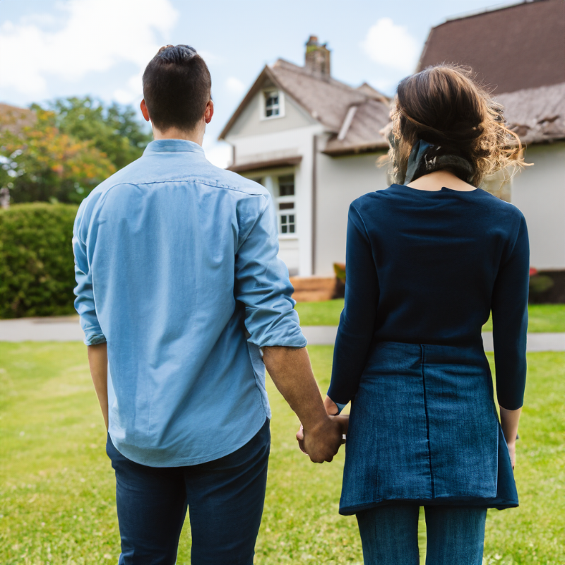 Couple struggling to navigate home buying process without a realtor